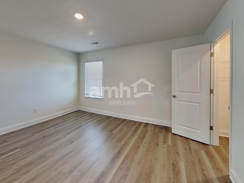 Building Photo - 9044 Lucy Dr