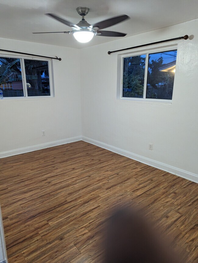 Guest room - 5620 SW 40th St