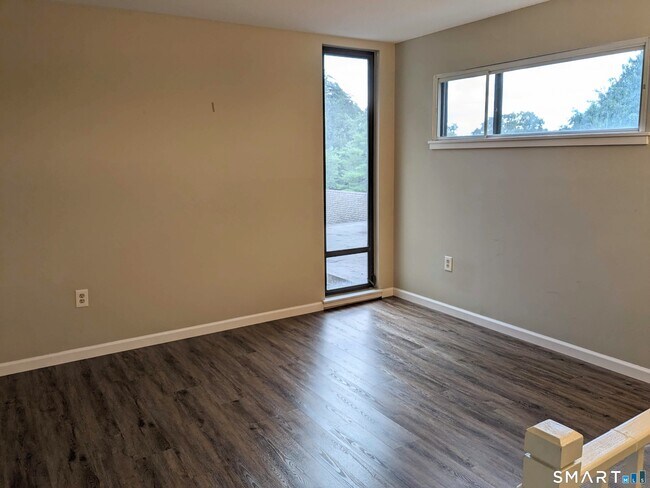 Building Photo - 44 Great Meadow Ln