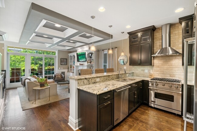 Building Photo - 1022 W Diversey Pkwy