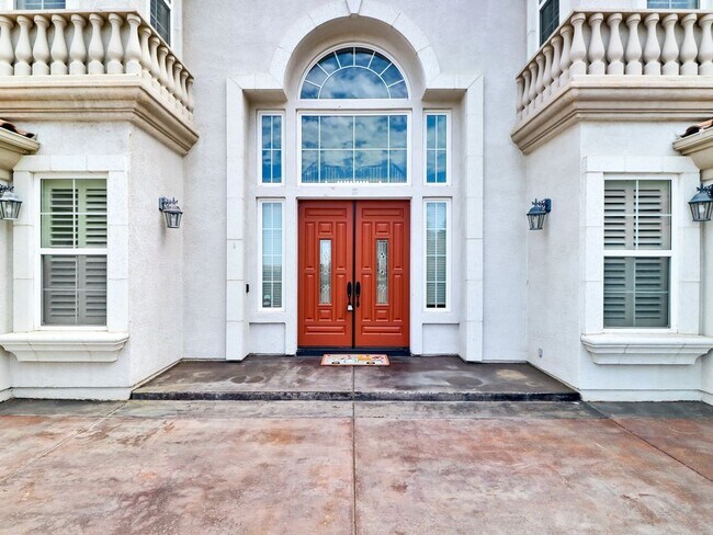 Building Photo - Beautiful custom home in The Promontory in...