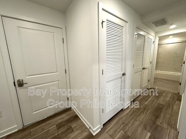 Building Photo - 2702 Frankford Ave