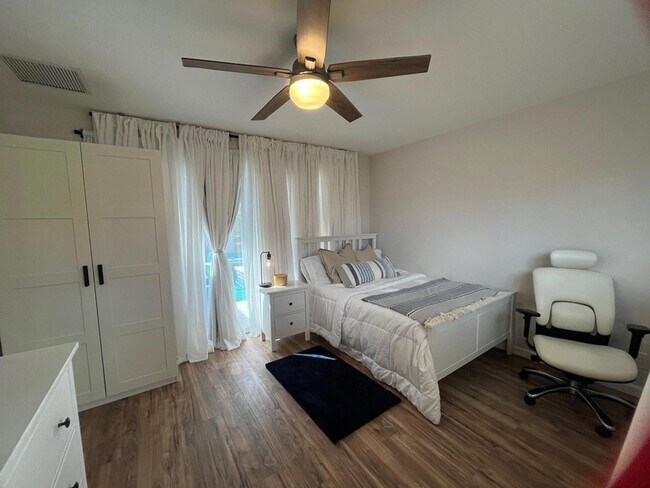 Building Photo - 2563 Egret Lake Dr