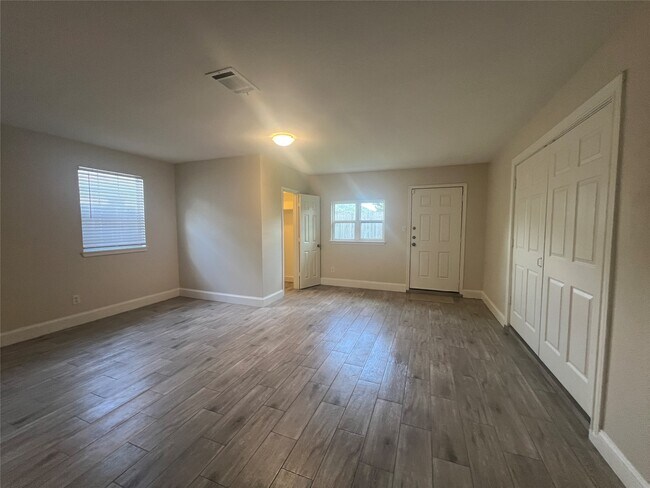 Building Photo - 11842 S Fairhollow Ln