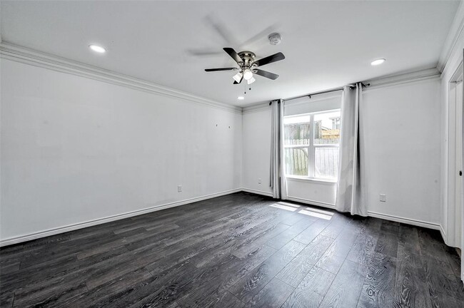 Building Photo - 5319 S Braeswood Blvd