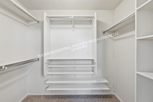 Building Photo - 10568 Desert Drifter Pl