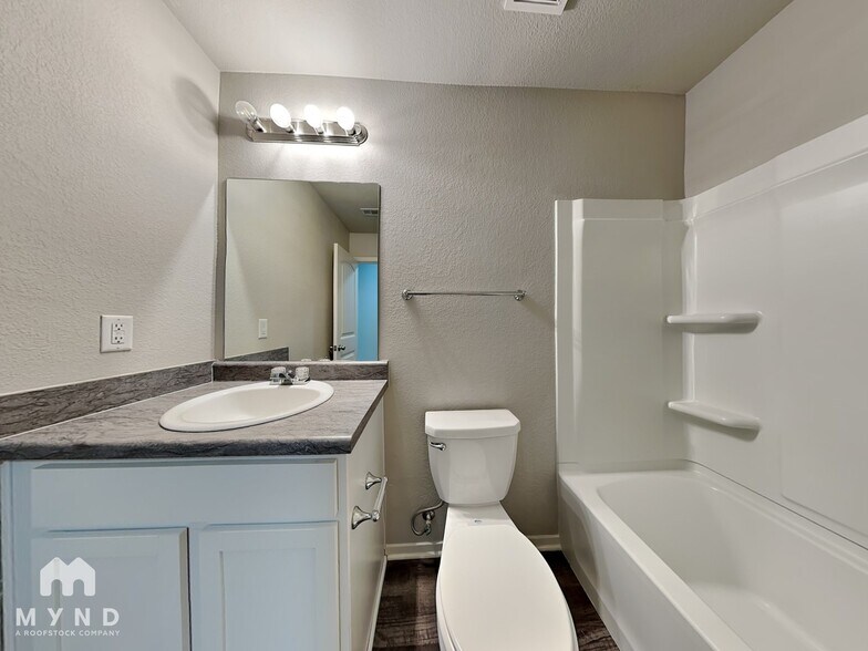 Building Photo - 9207 Pleasant Valley Dr