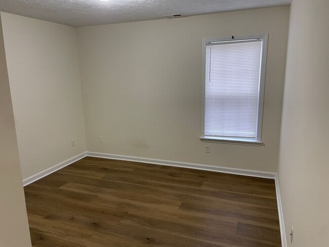 Building Photo - Masonboro Loop Rd | 3 Bedroom, 2 Bath