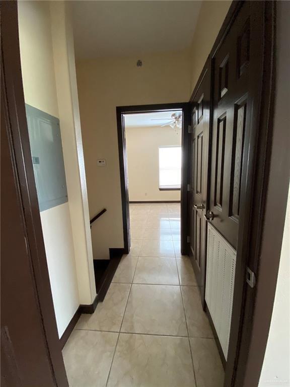 Building Photo - 31 W Daffodil Ave