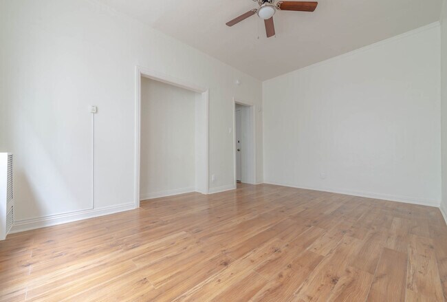 Building Photo - 400 N Coronado St