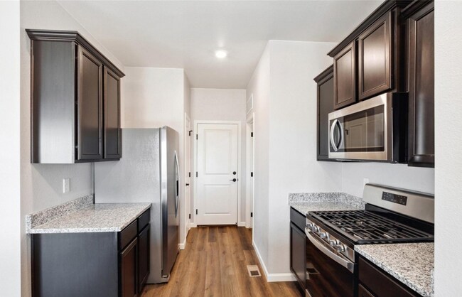 Building Photo - 828 Hearthstone Ave