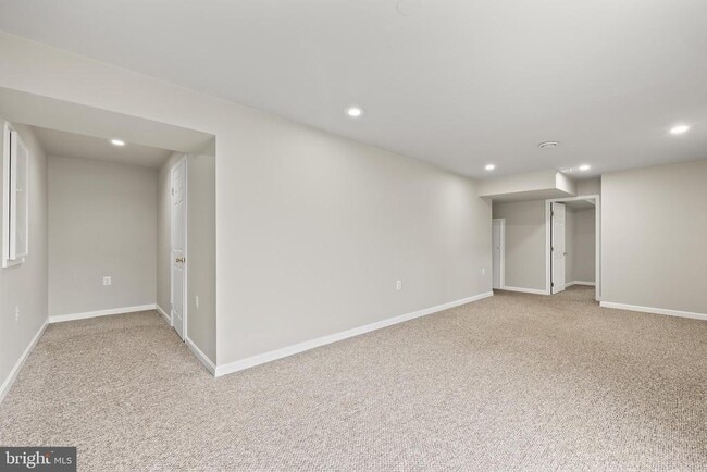 Building Photo - 16 Varone Dr