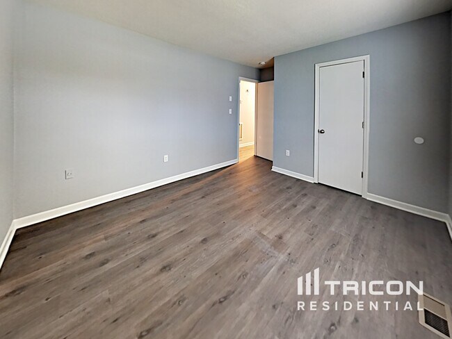 Building Photo - 914 Canton Pl