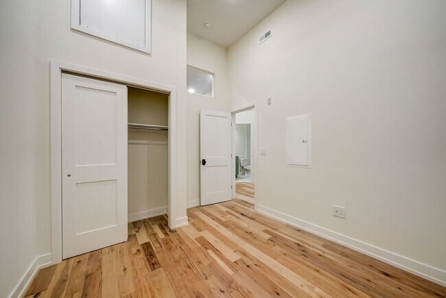 Building Photo - 620 S 8th St