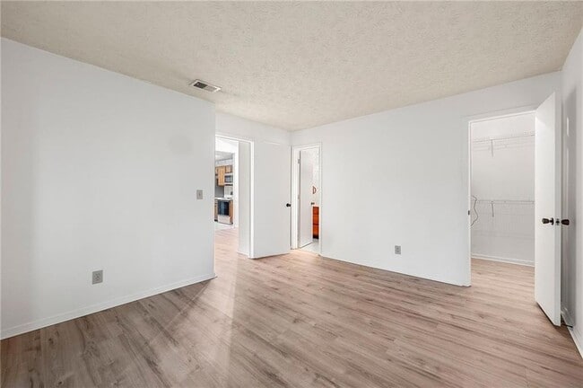 Building Photo - 1306 McClelen Way