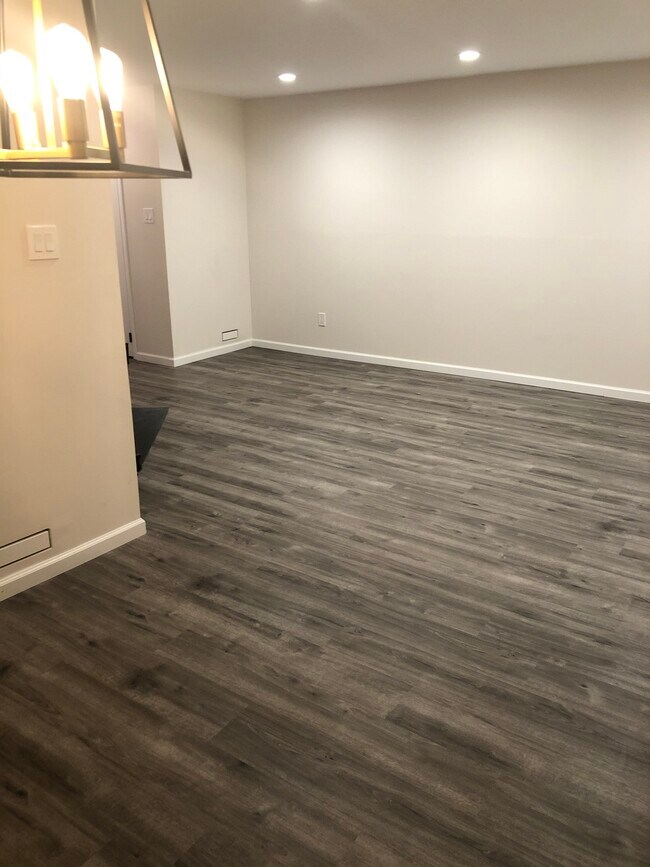 Dining Area - 605A Cypress Point Cir
