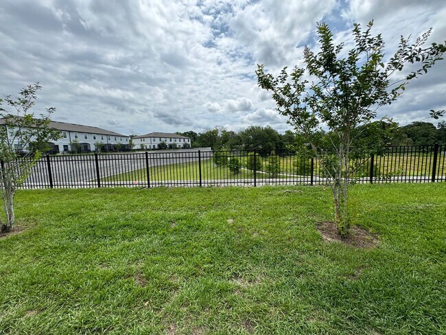 Building Photo - 3 BD/2.5 BA Home, Modern Elegance Meets Ev...