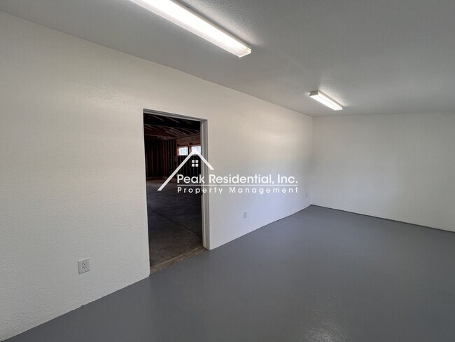 Building Photo - 6101 Mariposa Ave