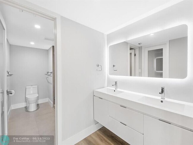 Building Photo - 3500 Galt Ocean Dr