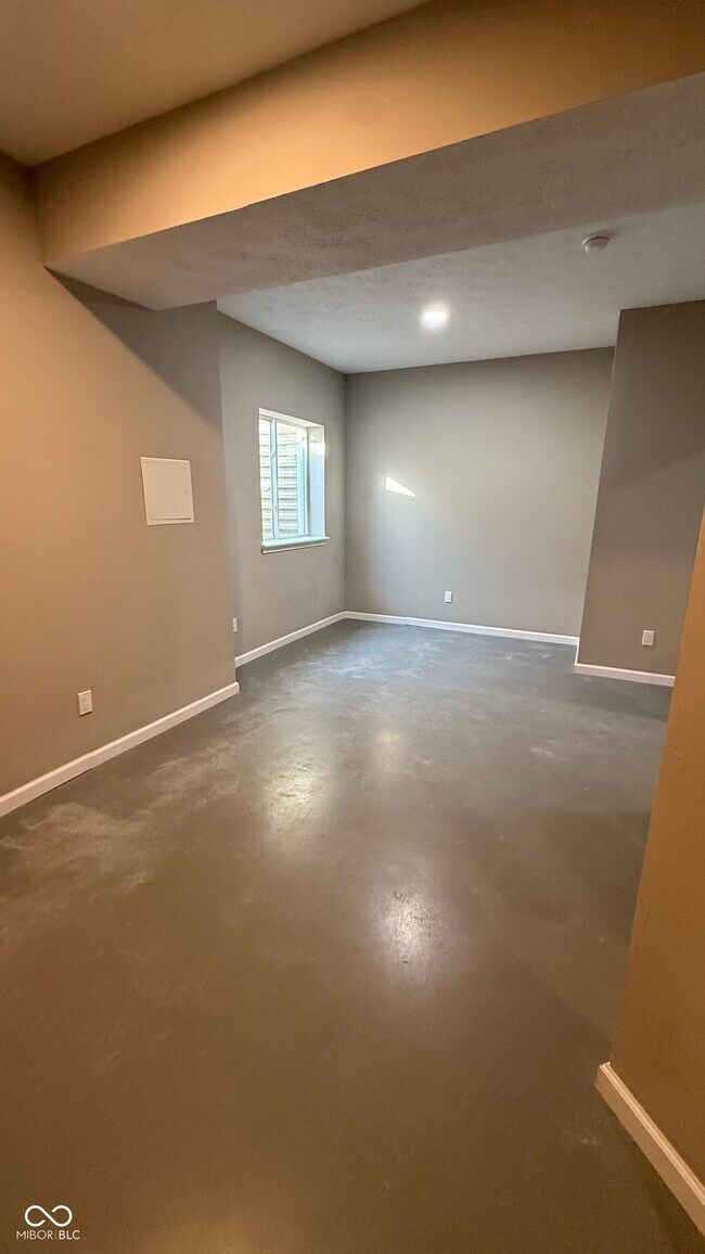 Building Photo - 6923 Bryant Pl