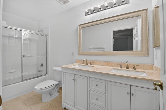 Building Photo - 16206 Sierra Palms Dr