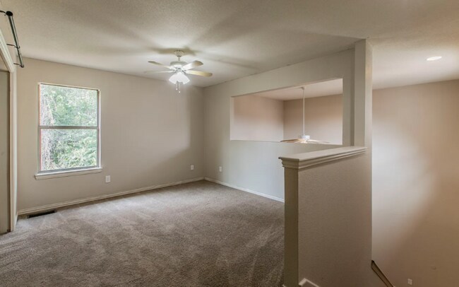 Building Photo - Spacious 1 Bedroom 1 Bath Available NOW