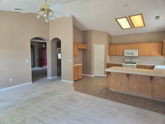 Building Photo - Home For Rent– Lemoore, CA