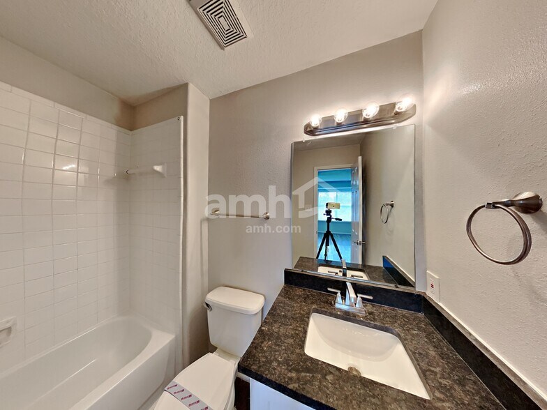 Building Photo - 6303 Tall Canyon Ct