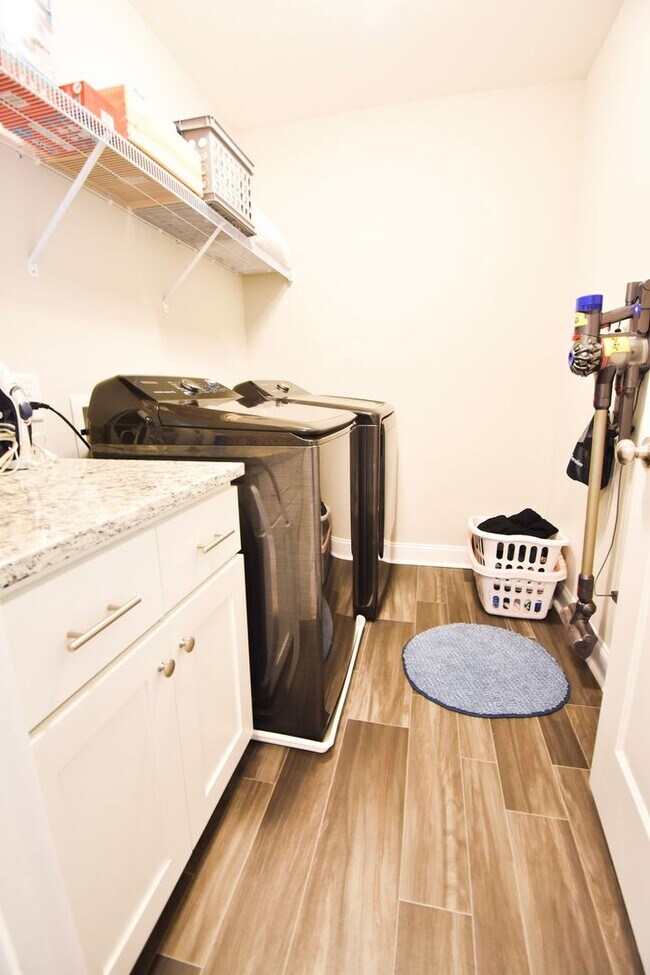 Building Photo - 4 Bedroom 3.5 Bath, No Pets