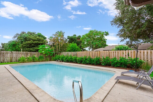 Building Photo - 1019 Larch Way