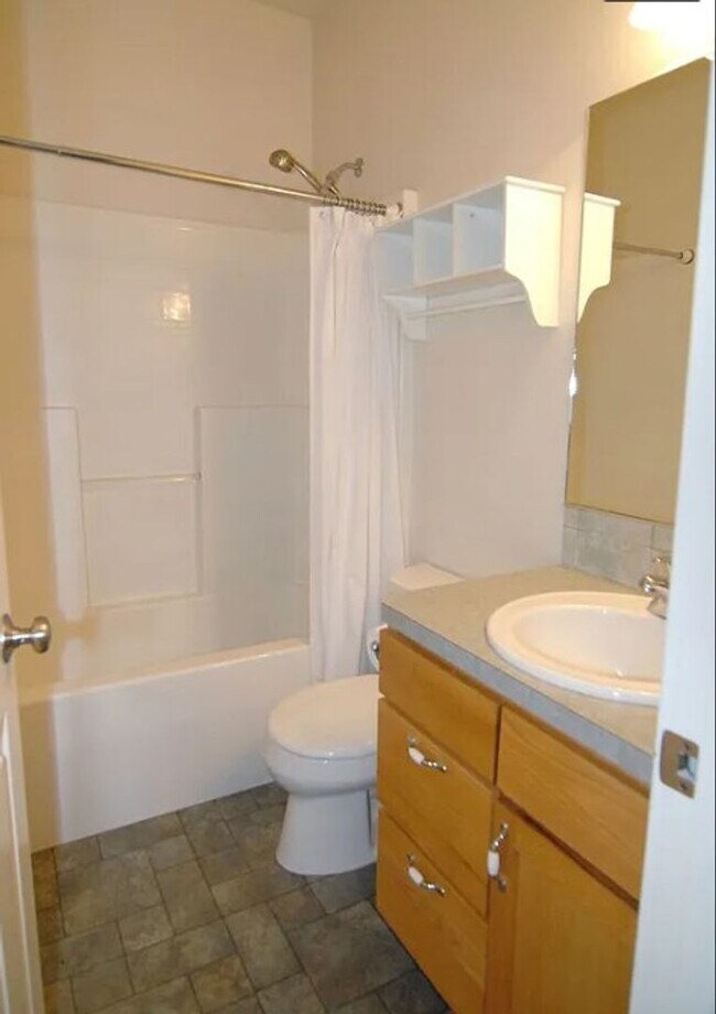 Building Photo - 3 Bedroom Home in North Albany!