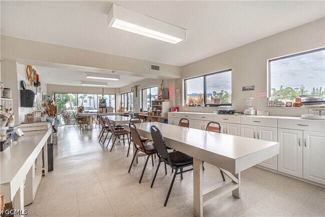 Building Photo - 7410 Lake Breeze Dr
