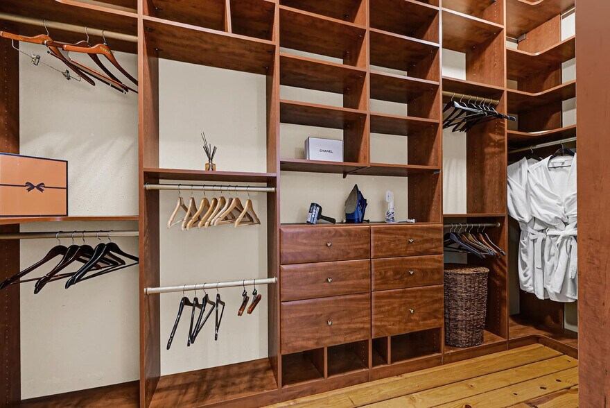 Building Photo - 5522 Larkin St