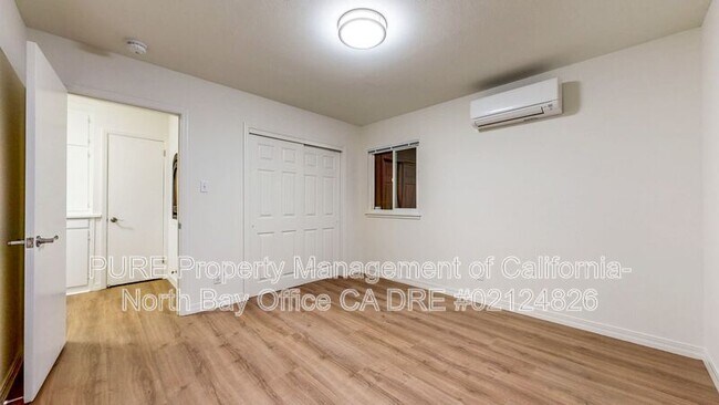 Building Photo - 2450 Grosse Ave