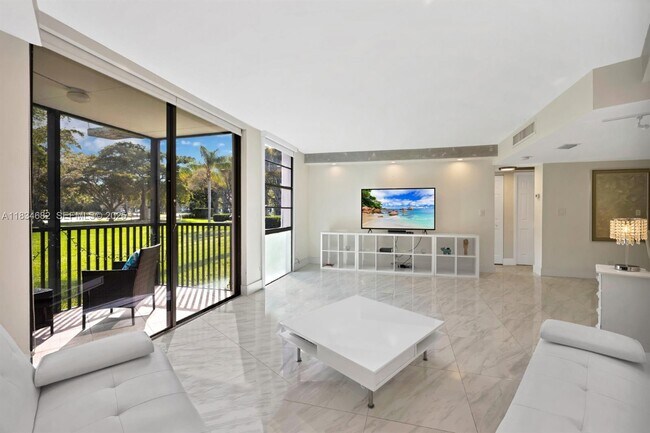 Building Photo - 3101 N Country Club Dr