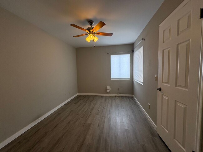 Building Photo - 2Bed/2Bath Townhouse in North Scottsdale! Ready for Immediate Move-In! -- 2 CAR GARAGE!