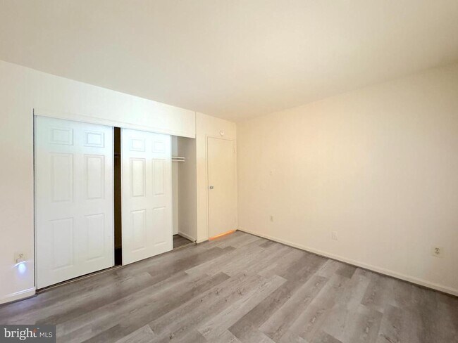 Building Photo - 4657 Logsdon Dr