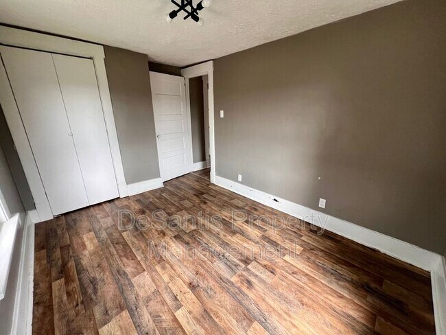 Building Photo - 4535 4th Ave