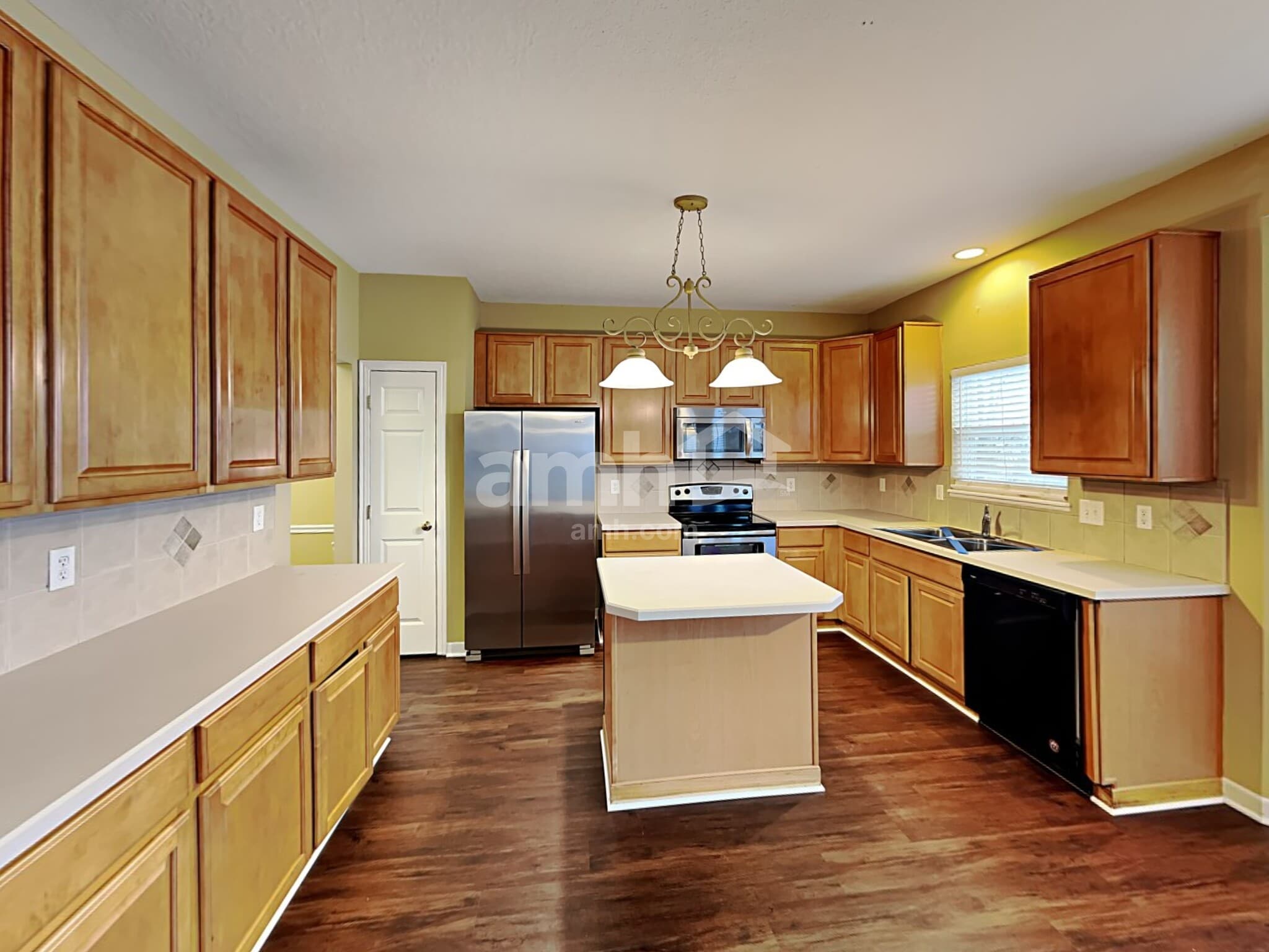 Building Photo - 203 Fox Glen Dr W