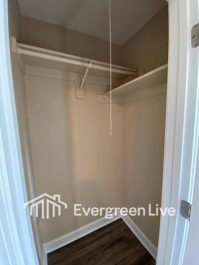 Building Photo - 76 Voda Ct