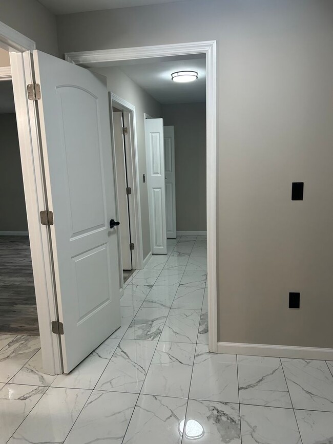 Building Photo - 5/3 Home Available Now!