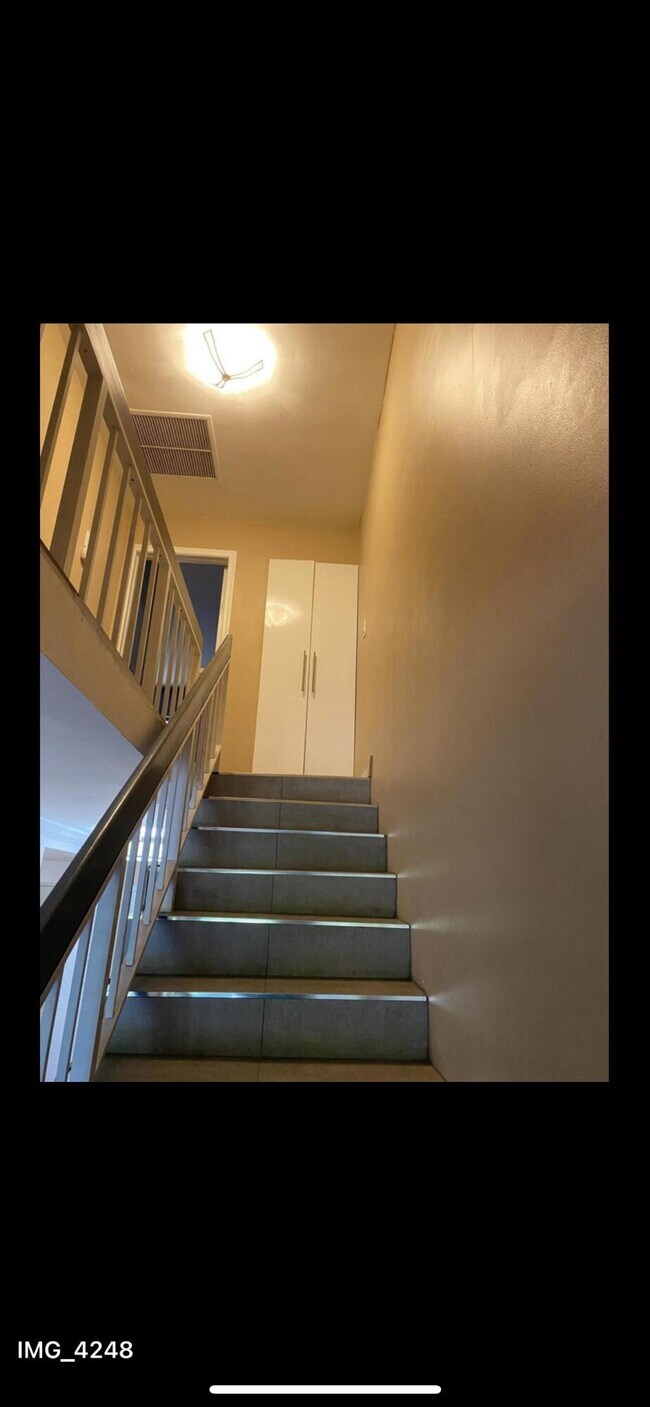 Building Photo - 6557 Racquet Club Dr
