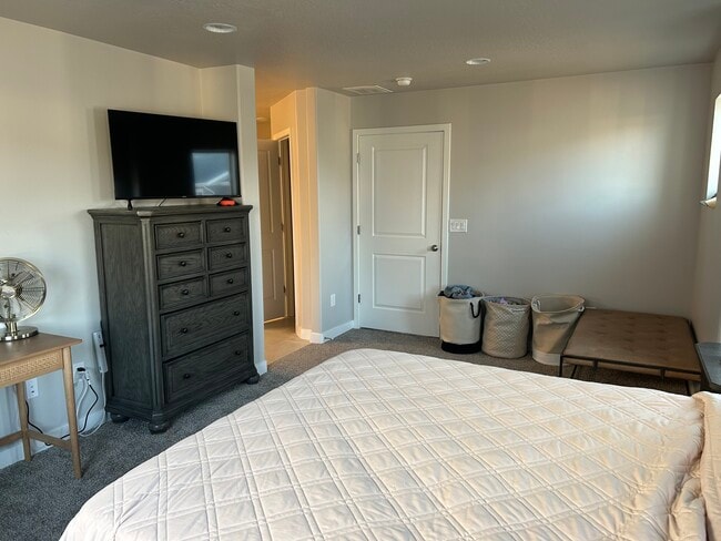 Building Photo - 3780 3215 W