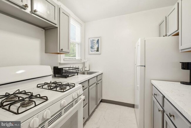 Building Photo - 7607 Eastern Ave NW