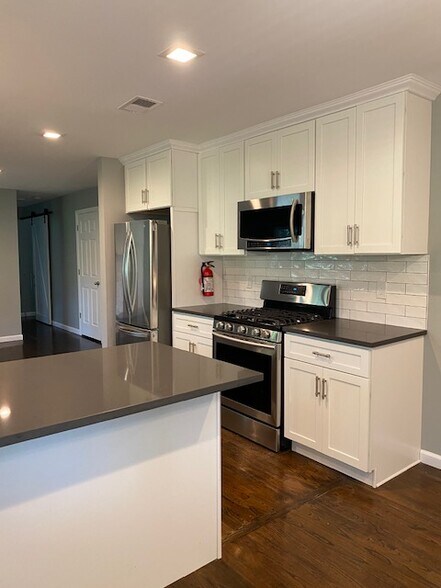 Building Photo - 341 Hollowbrook Rd