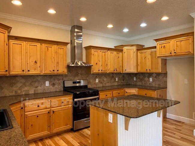 Building Photo - 573 E Halpin Dr