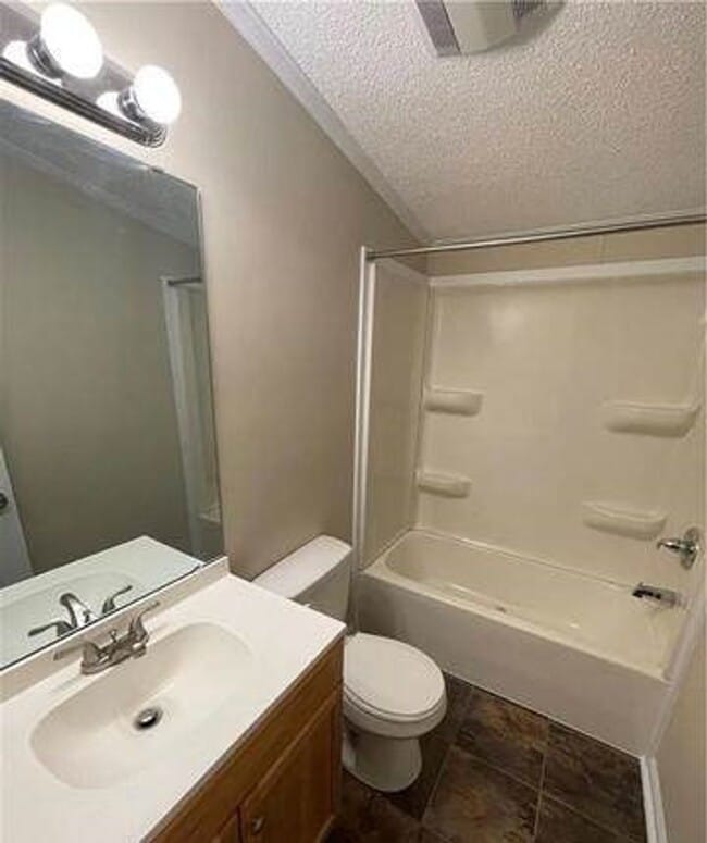 Building Photo - 3 Bedroom/2 Bathroom Home on 1 Acre of Land