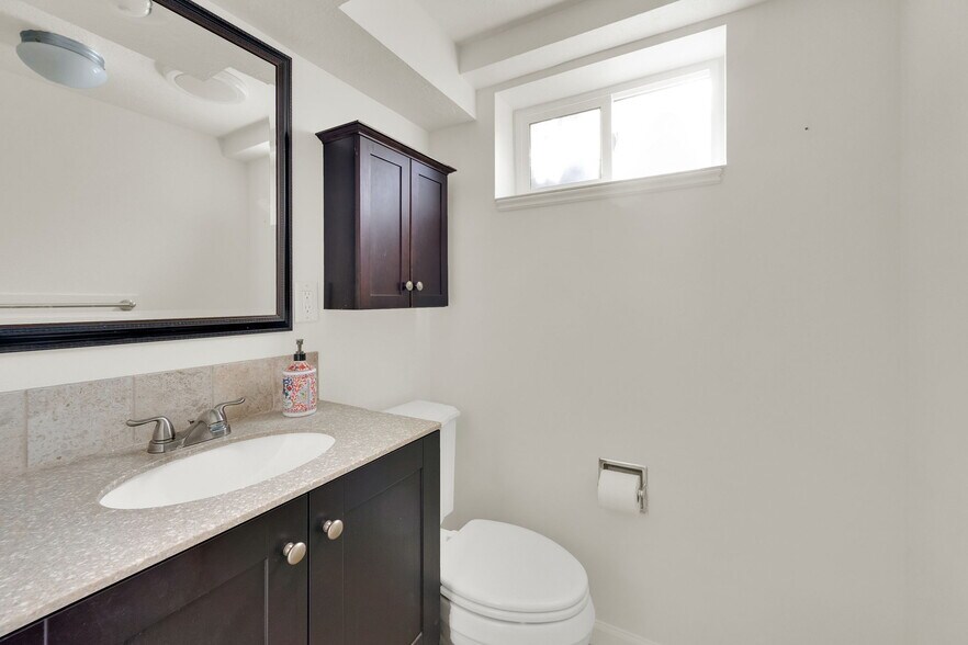 Building Photo - 60 E 1700 S