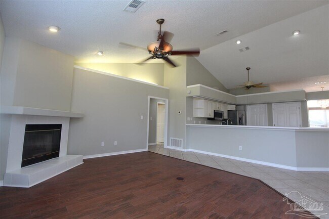Building Photo - 2042 Hamilton Crossing Dr