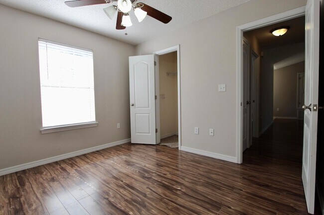 Building Photo - 3151 Forrest Ave